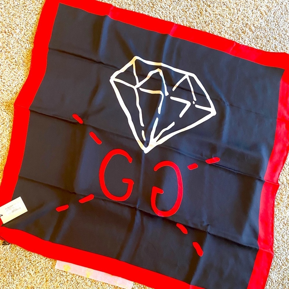 🔥SALE 💯 Auth. Gucci Silk Scarf! ♥️